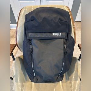 Thule Paramount Commuter 27L - LIKE NEW